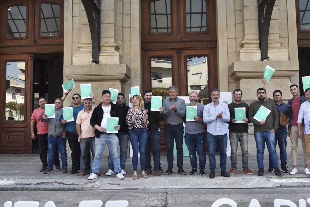 La Municipalidad entregó 45 nuevas licencias de taxis y remises