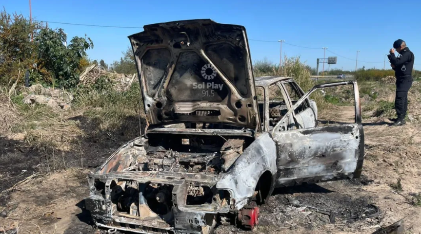 Le robaron el auto y se lo quemaron