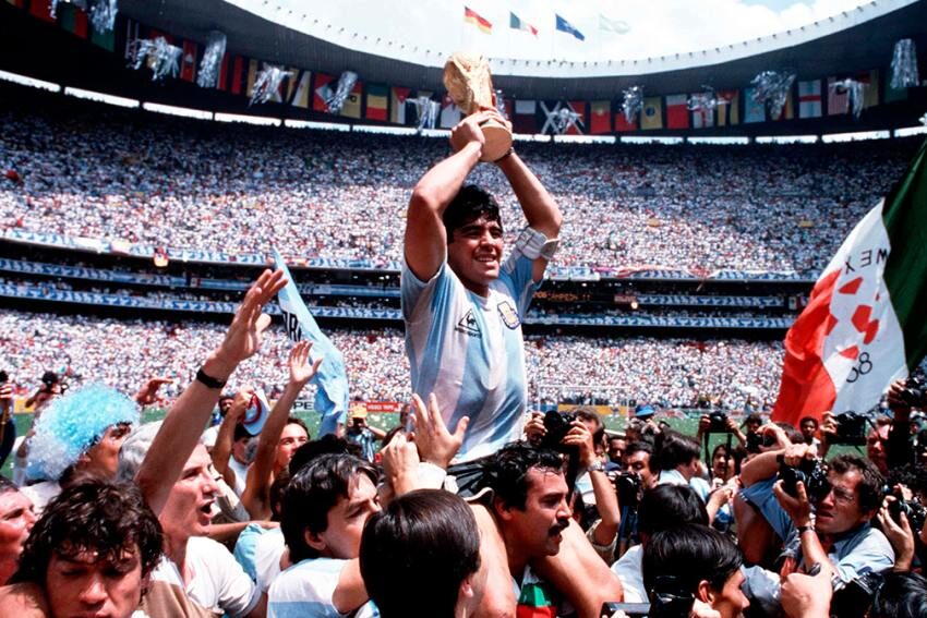 “Diego Eterno”: la AFA, la FIFA y los clubes recuerdan a Maradona, quien hoy cumpliría 62 años