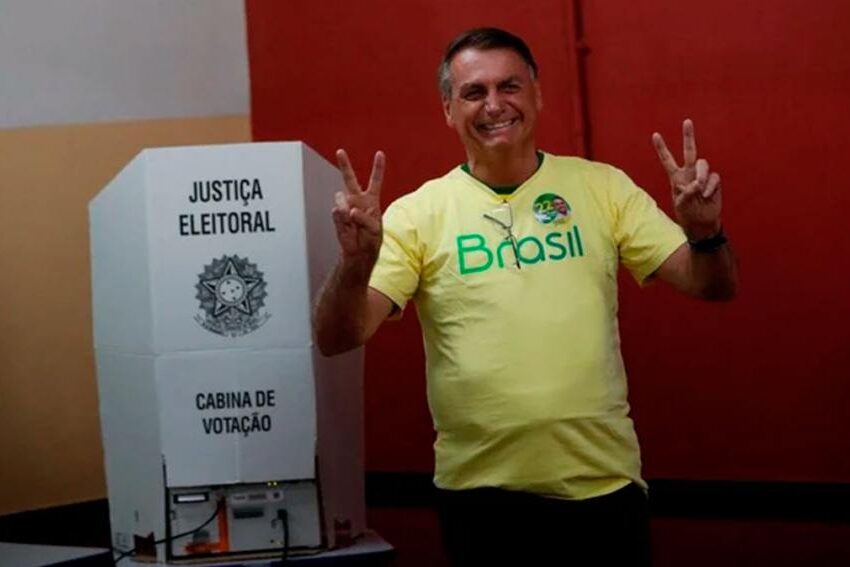 Bolsonaro votó y dijo que tiene “expectativas de victoria para el bien de Brasil”