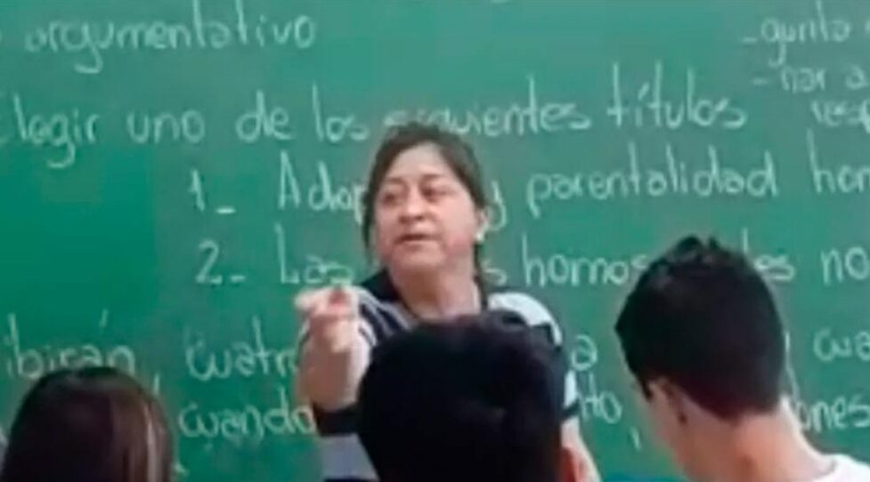 Una mamá entró al aula y atacó a un alumno que le hacía bullying a su hijo