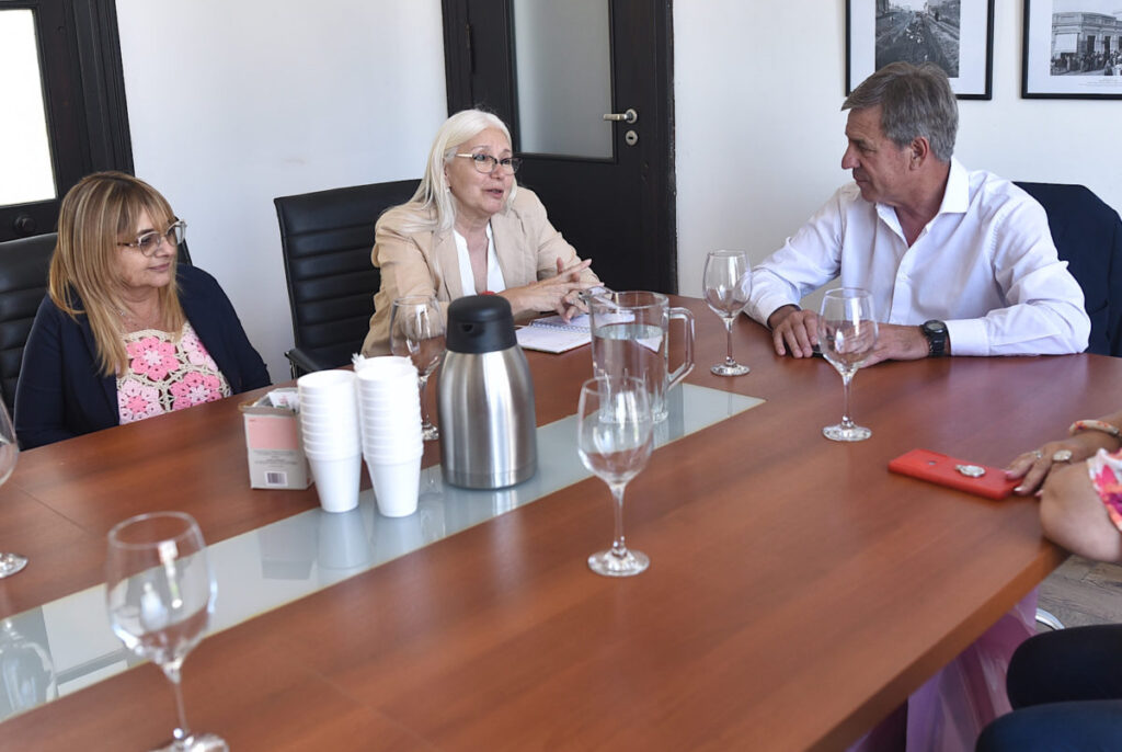 Jatón se reunió con integrantes de la Cámara de Mujeres Empresarias y Emprendedoras