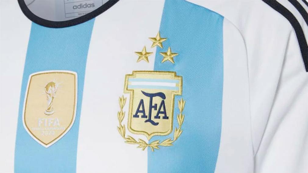 En venta desde el lunes: ¿Cuánto costará la camiseta de Argentina con las 3 estrellas?