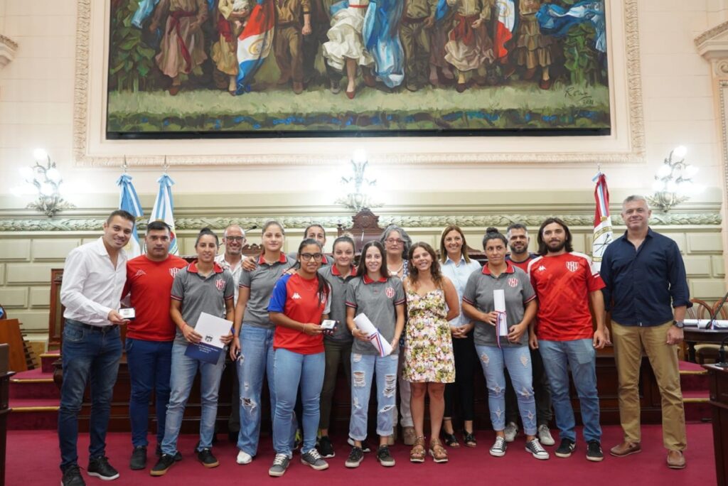 Las jugadoras de fútbol de Unión fueron reconocidas en el recinto de Diputados