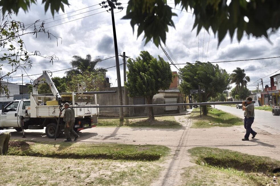 Invierten más de 100 millones de pesos en luminarias en barrio Transporte