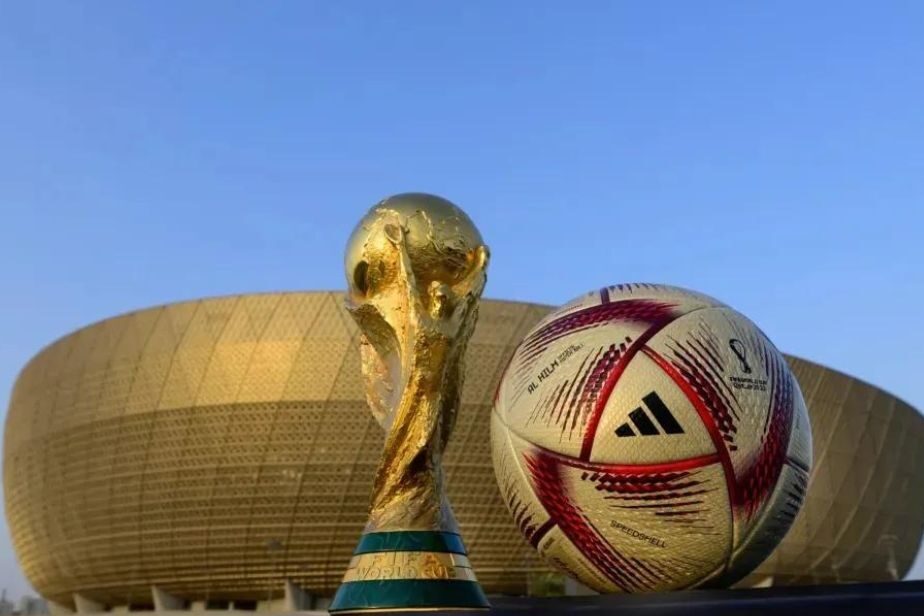 La FIFA presentó la nueva pelota para los últimos partidos del Mundial