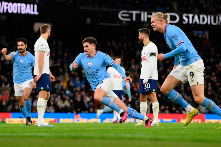 Julián Álvarez marcó para el Manchester City que se lo dio vuelta al Tottenham