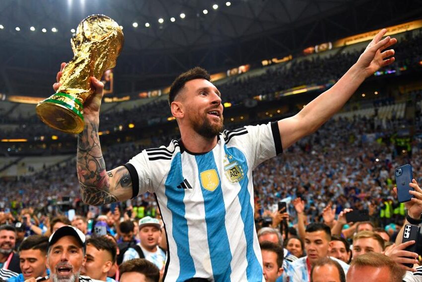 La historia desconocida de la Copa del Mundo “trucha” con la que festejó Messi en Qatar