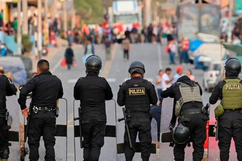 Crisis en Perú: una mujer murió en un enfrentamiento entre manifestantes y policías