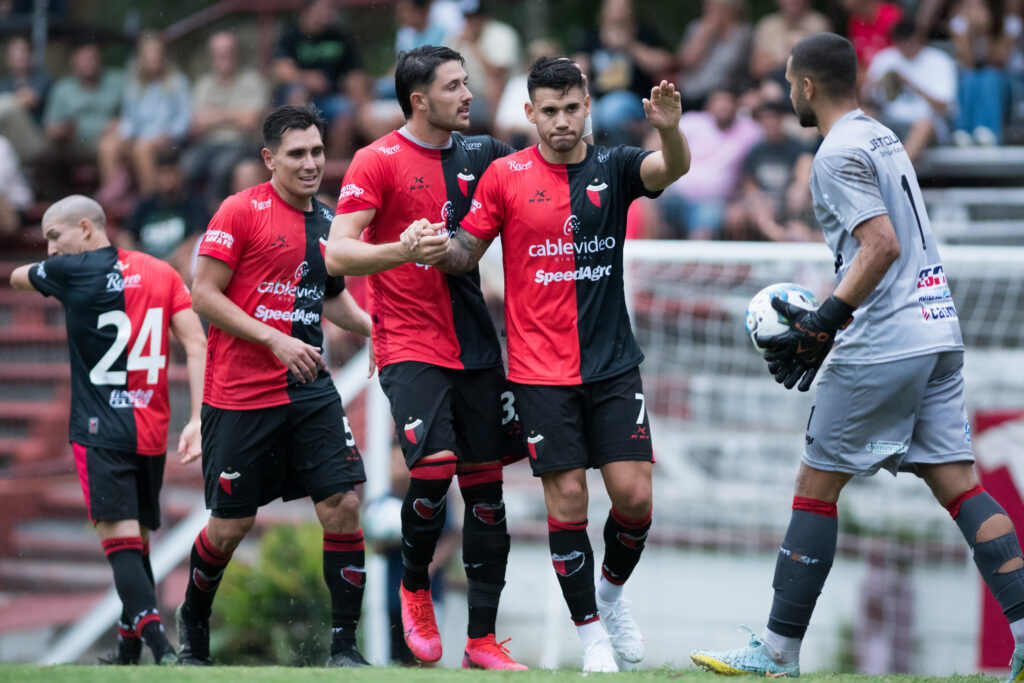 Colón ganó la Copa Waldemar Victorino a River Plate de Uruguay en la tanda de penales