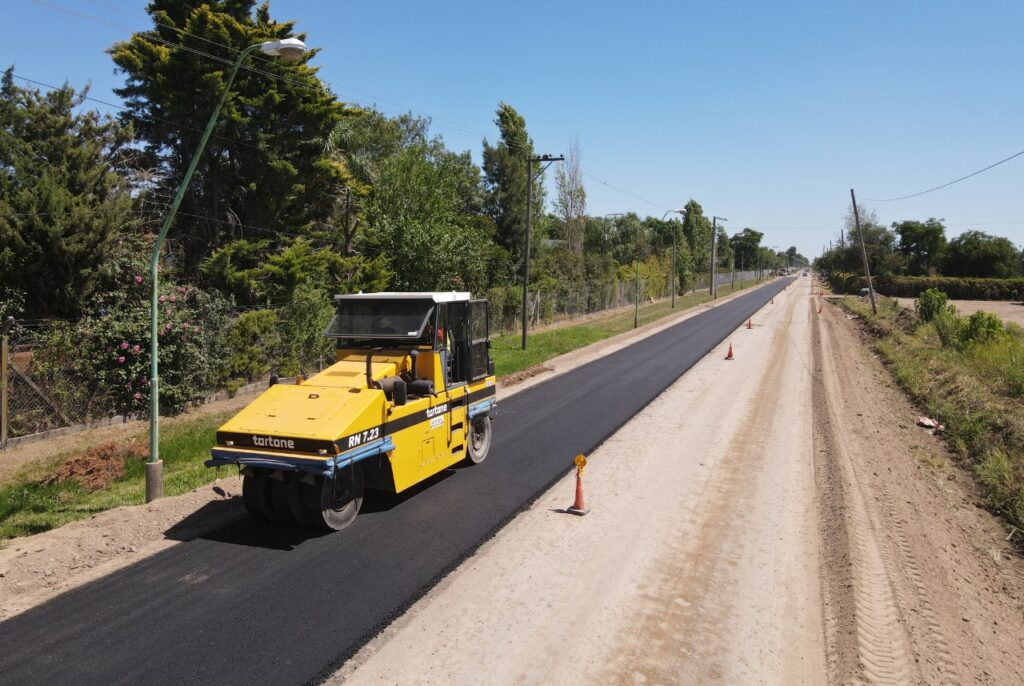 Avanza a buen ritmo la repavimentación del Acceso Norte y colectoras de la autopista