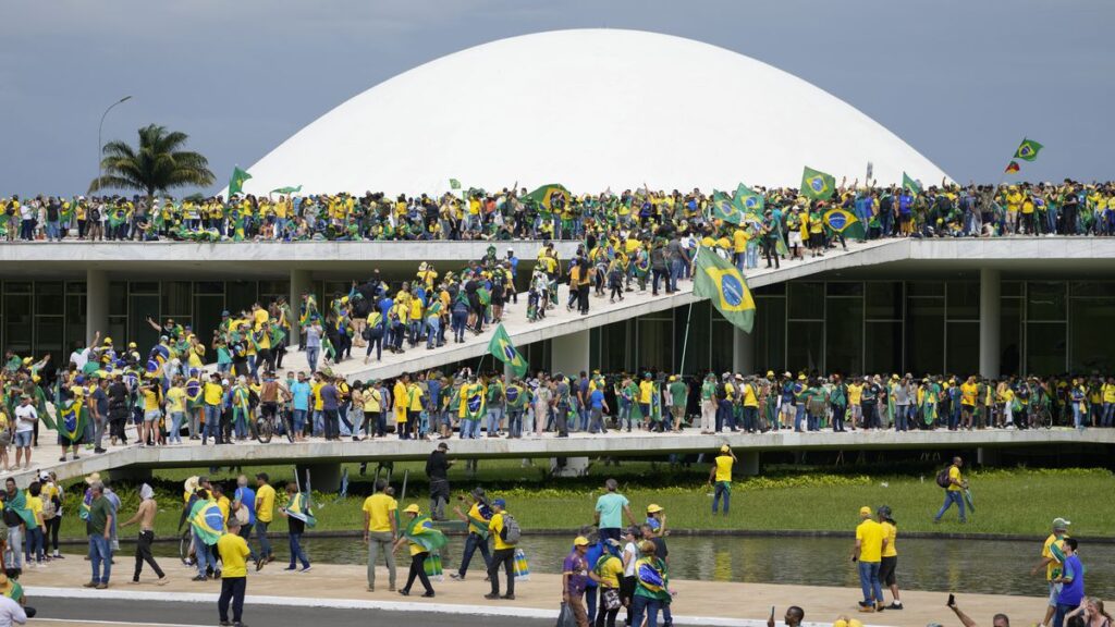 Brasil: un senador afirmó que Bolsonaro lo “obligó” a dar un golpe de Estado