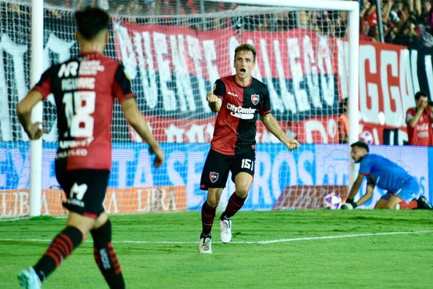 Newell’s se hizo fuerte en Rosario y volvió al triunfo ante Barracas Central