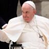 El papa Francisco seguirá internado varios días por una infección pulmonar