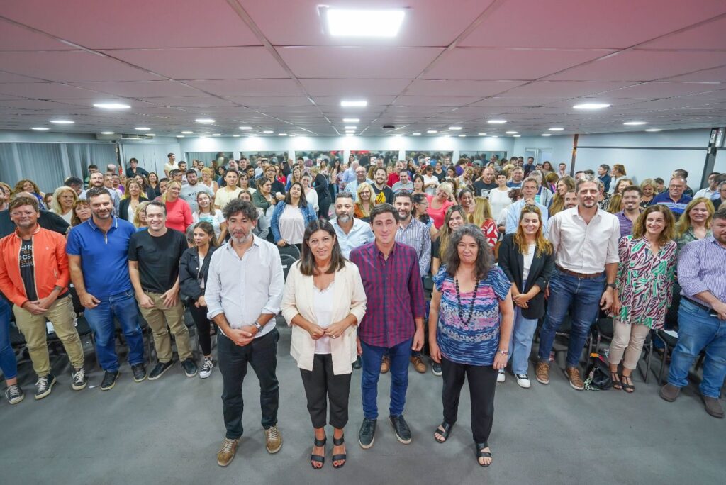 Clara García: “Queremos a los chicos en las escuelas y que los docentes puedan enseñar en condiciones”