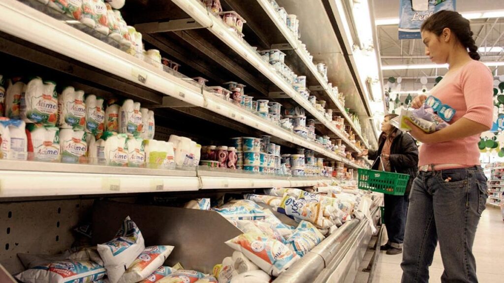 La inflación de febrero fue del 6,6% y alcanzó el 102,5% interanual, la cifra más alta en 30 años