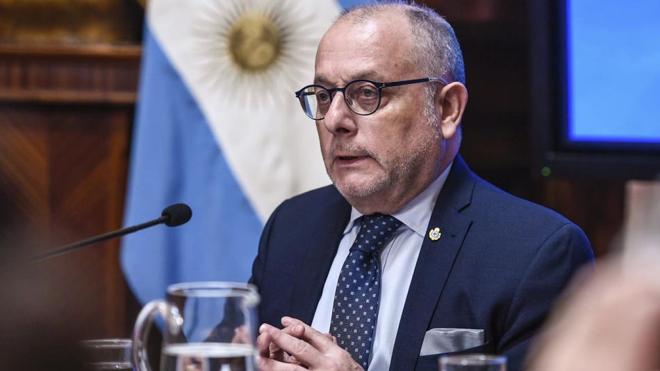 Faurie: “Fernández si encuentra al perro que pasa por la calle, el perro es culpable de la inflación”