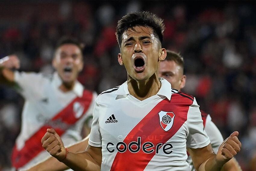 River logró un triunfazo agónico ante Newell’s en Rosario y se escapa en la cima