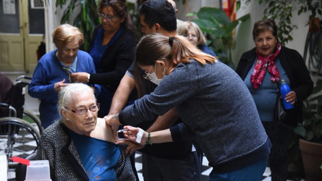 Comenzó la vacunación antigripal en las residencias de adultos mayores