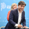 Axel Kicillof no cree en el peso argentino