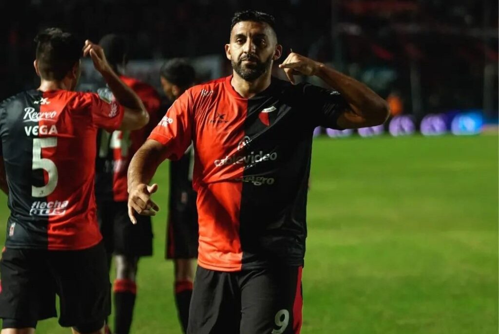 Colón se mide ante Colegiales por Copa Argentina