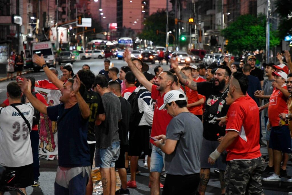 Independiente: importantes protestas en la sede tras la renuncia de Doman