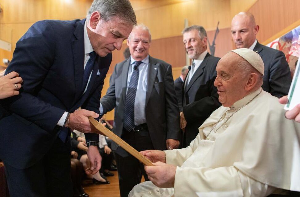 El Papa Francisco le confirmó a Jatón que va a “trabajar” la agenda para llegar a Santa Fe