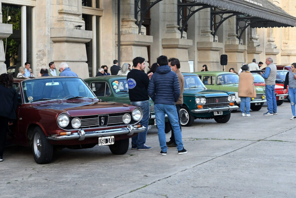 Santa Fe Capital organiza la segunda Muestra de autos clásicos