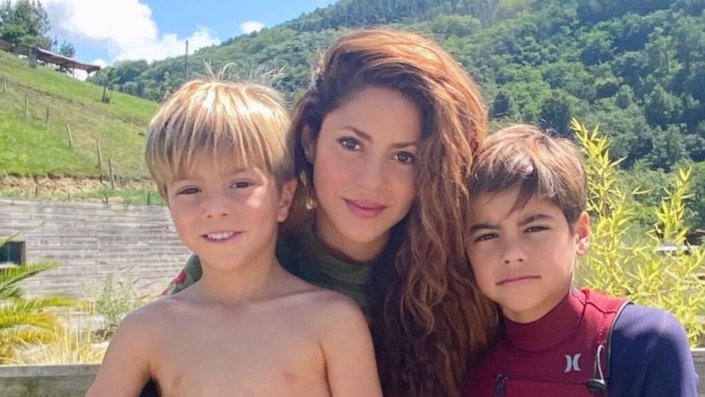 Shakira estrenó una balada junto a sus dos hijos