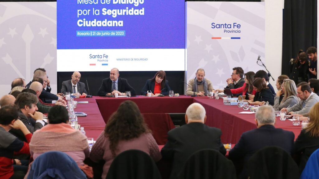 Los precandidatos a la gobernación por Santa Fe participaron de la Mesa de Diálogo por la Seguridad