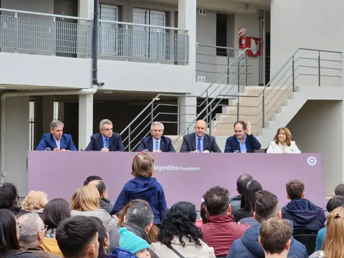 Alberto Fernández pasó por la ciudad de Santa Fe