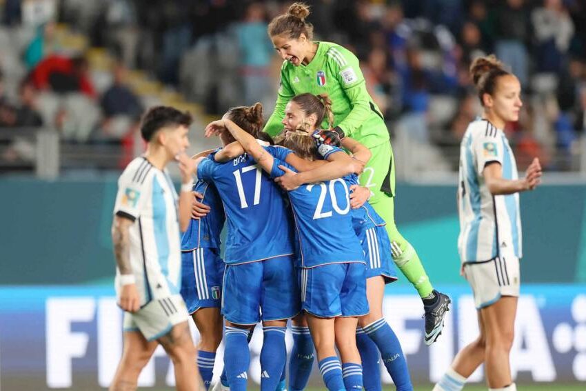 Argentina no pudo con Italia en su debut en el Mundial Femenino