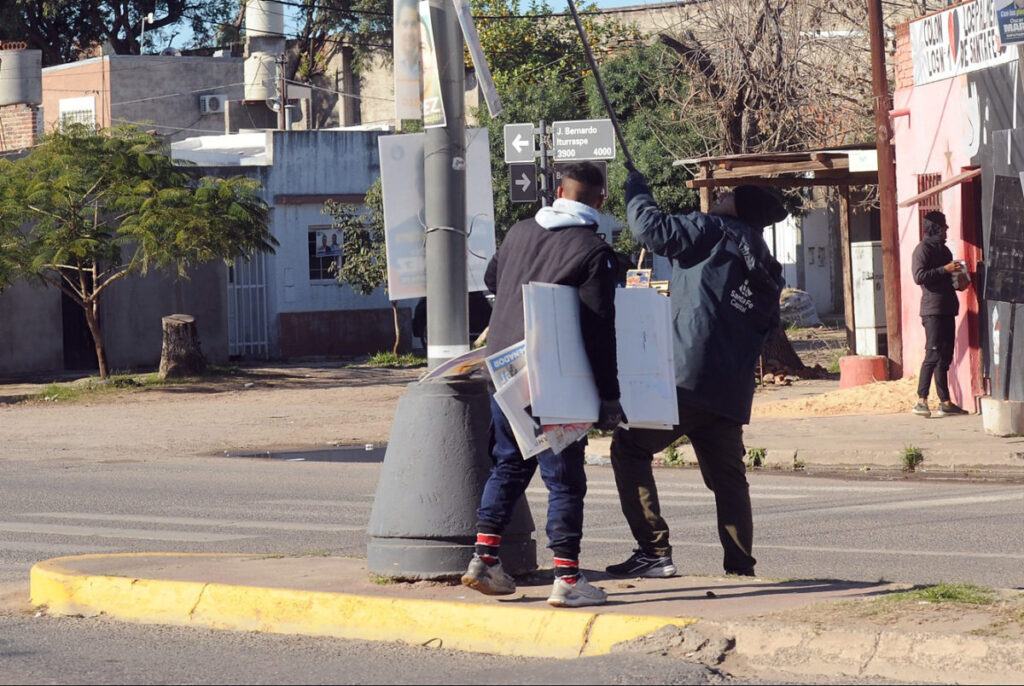 La Municipalidad notificó a los espacios políticos sobre el retiro de cartelería