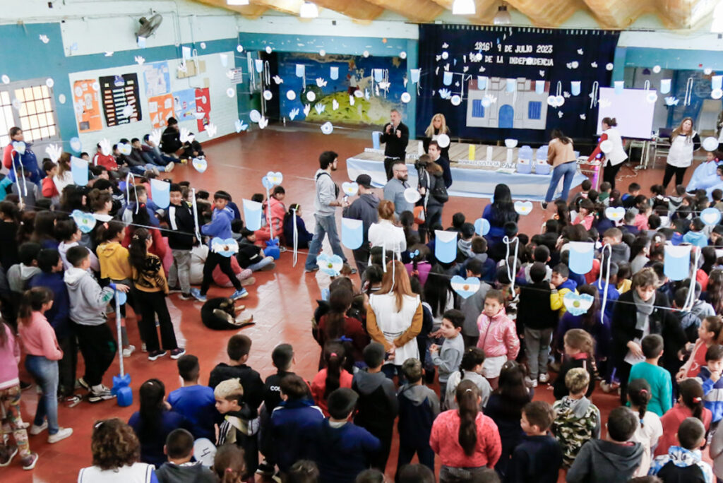 La campaña “Juntá, reciclá, transformá” se instaló en la escuela 1109 de Yapeyú