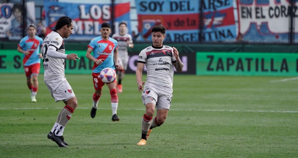 Con la derrota ante Arsenal, Colón termina como el peor equipo del torneo en cosechar de a tres