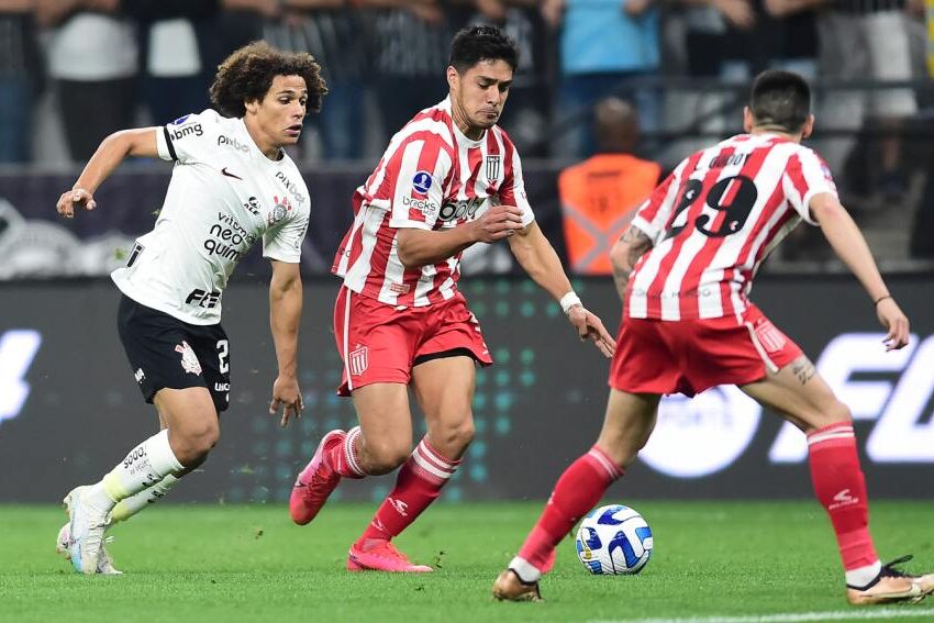 Estudiantes recibe a Corinthians con la obligación de ganar para pasar de ronda en la Sudamericana