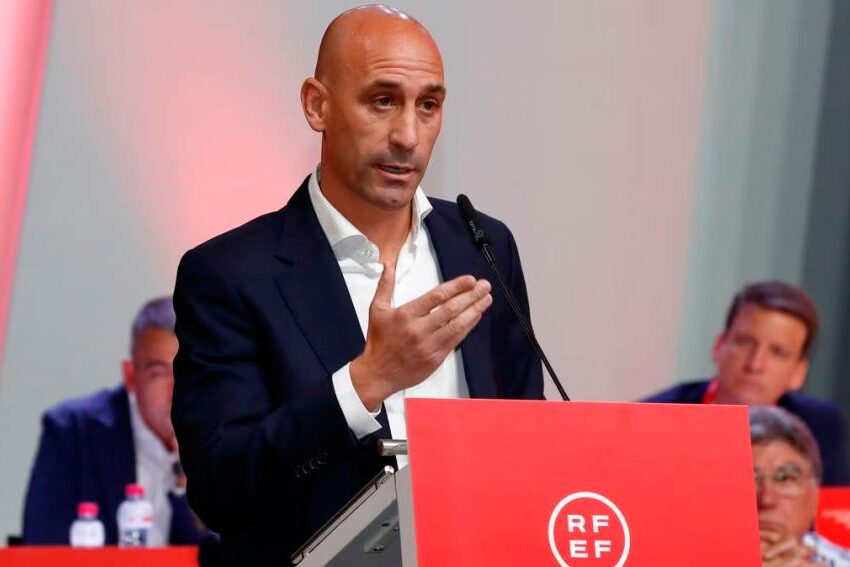 Tras el escándalo, Rubiales anunció su renuncia a la presidencia de la Federación Real Española de Fútbol