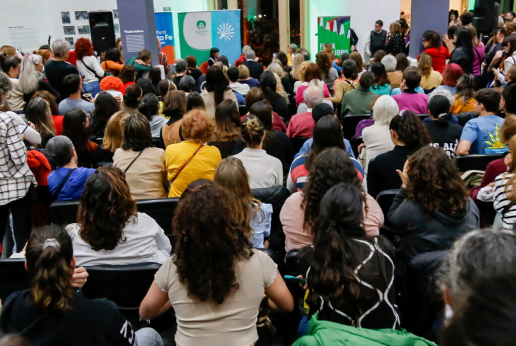 Con gran convocatoria, se inauguró la Feria del Libro