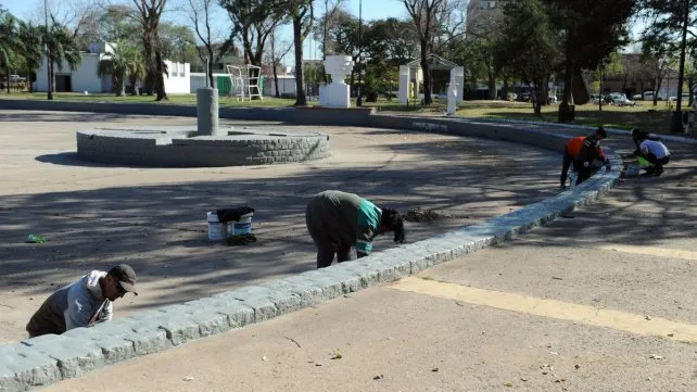 Comenzó el mantenimiento de los parques de la ciudad para el verano