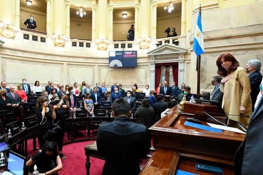 Con Massa y Milei presentes, el Congreso oficializó las fórmulas que competirán en el balotaje