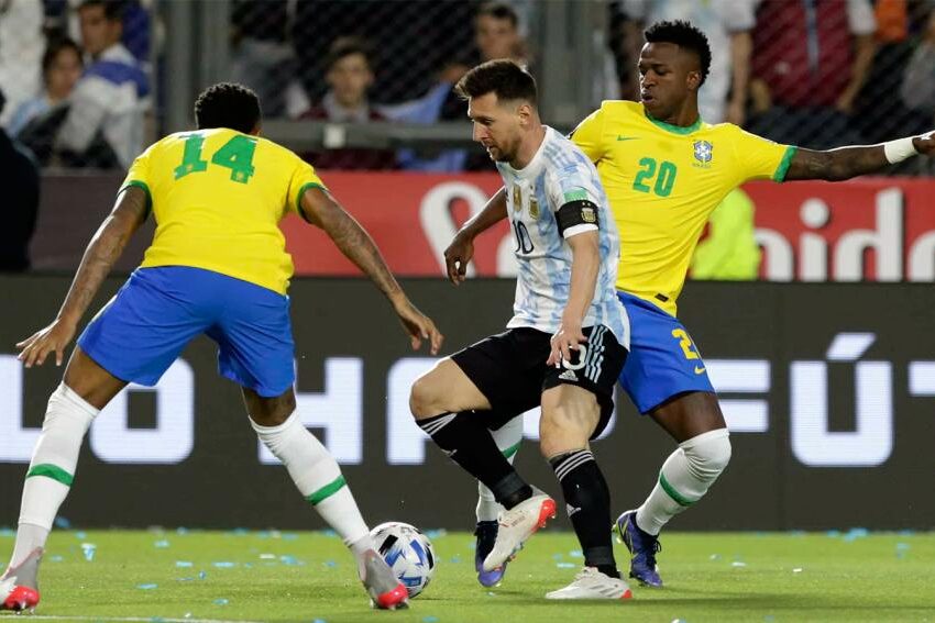 Argentina enfrenta a Brasil en un clásico sudamericano con mucho en juego