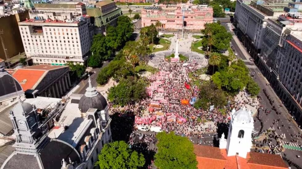 Tras un gran operativo policial, el Gobierno redujo el impacto de la primera marcha piquetera contra la gestión de Milei