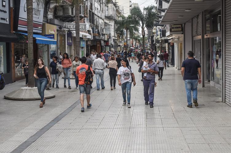 Este domingo se realizará la ‘noche de compras’ navideñas