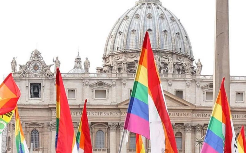 El Vaticano comenzará a bendecir parejas del mismo sexo