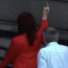 Video: el polémico gesto que hizo Cristina Kirchner al entrar al Congreso para la asunción de Javier Milei