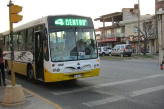 Colectivos: paro de las líneas 4 y 14 por tiempo indeterminado