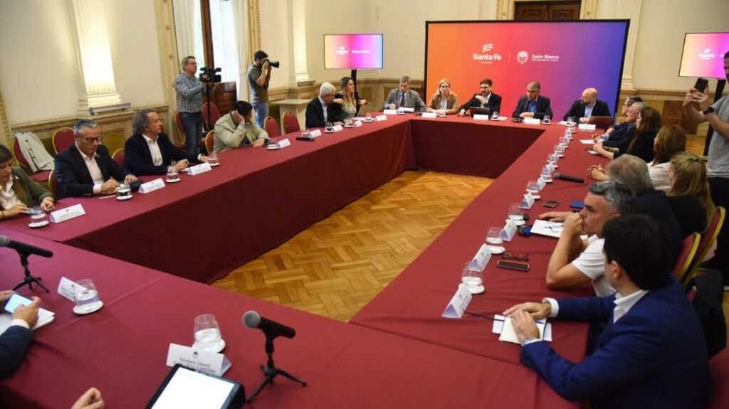 Pullaro reunió a los legisladores nacionales “para trabajar en defensa de Santa Fe”