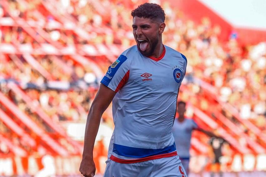 Argentinos Juniors confirmó su buen arranque con una victoria sobre Riestra