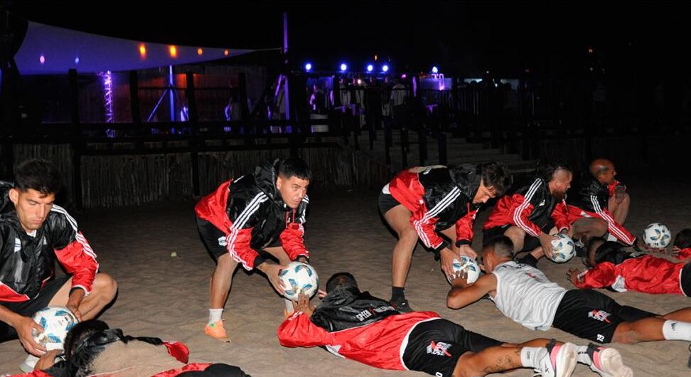 El insólito horario del entrenamiento de Riestra: de madrugada y a la par de un boliche