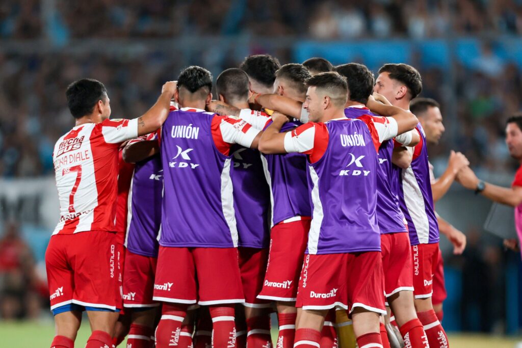 Unión y un triunfazo frente a Racing por la primera fecha de la Copa.